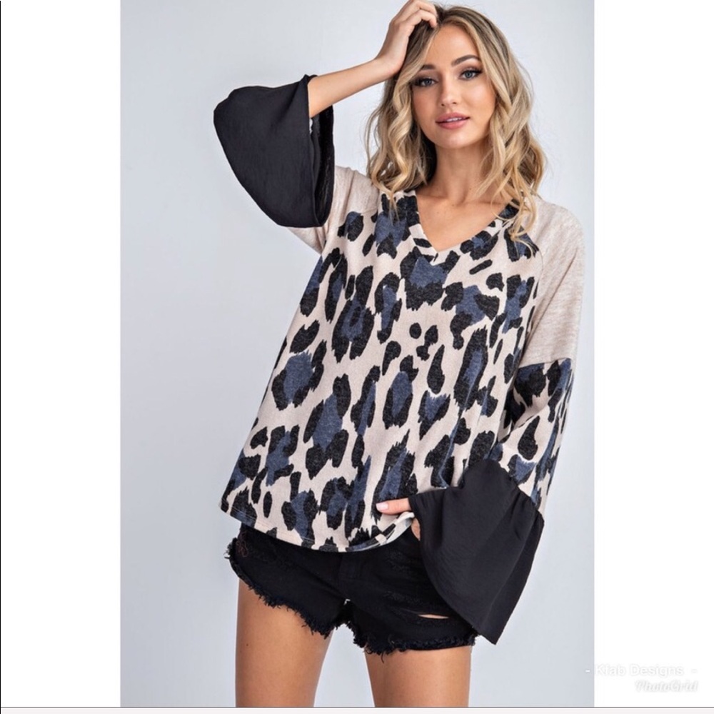 ❤️LAST 2! Leopard Print Bell Sleeve Knit Top! - Picture 3 of 6